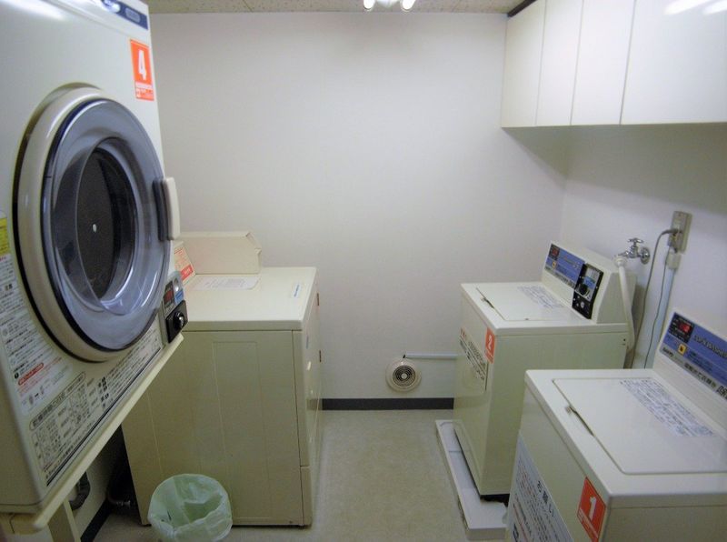 ランドリールーム：洗濯機1回200円／乾燥機1回100円