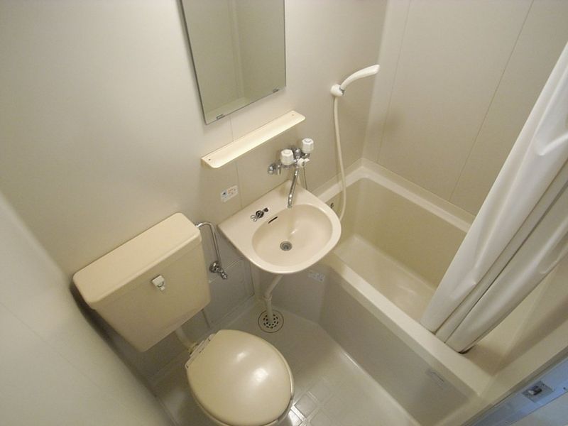 バス・トイレ：全居室ユニットバス完備です！お好きな時間にお風呂に入れます♪