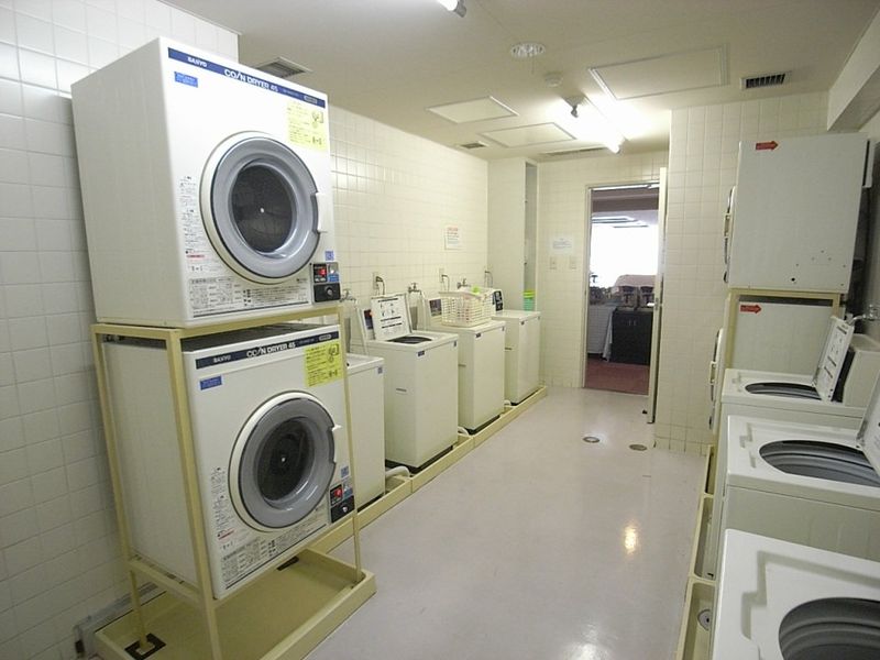 ランドリールーム：洗濯機150円/回　乾燥機100円/40分