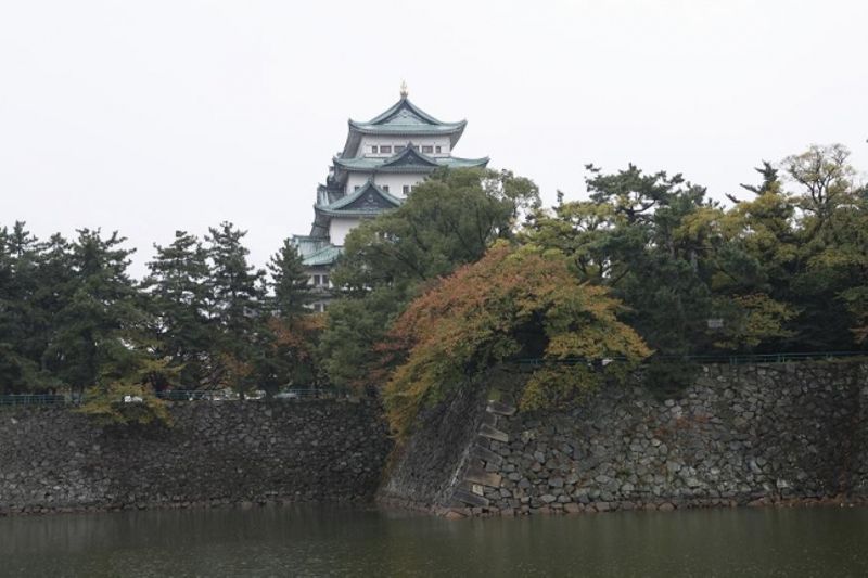 名古屋城まで散歩に出かけるのもいいですね♪