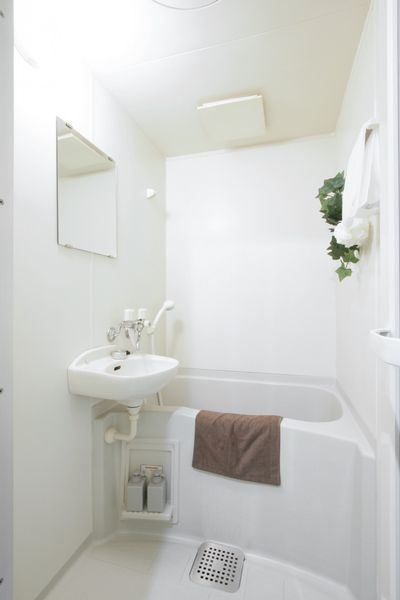 浴室　※モデルルームの写真です。家具家電以外の小物はございません。