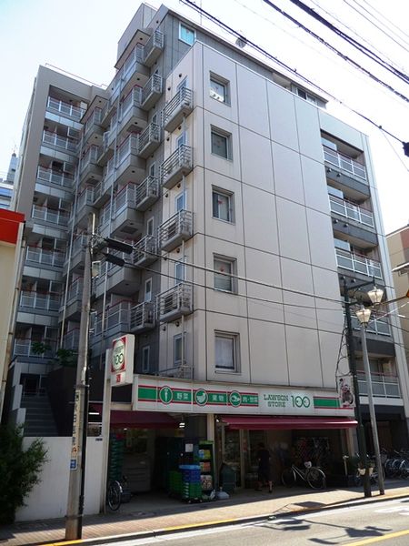 外観　駅徒歩1分・1階部分は100円ローソンという好立地です！