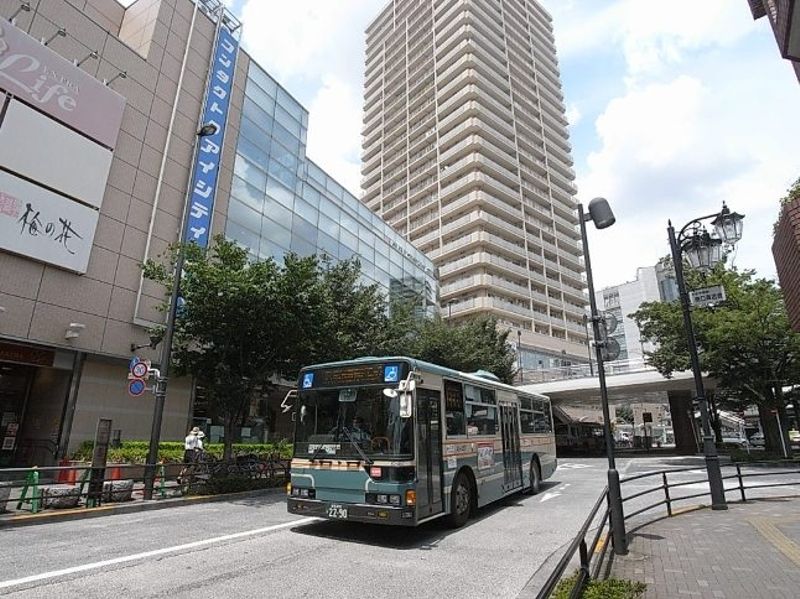 駅前にはバス停も多く、吉祥寺・阿佐ヶ谷・荻窪まで1本。アクセス良好な街です。