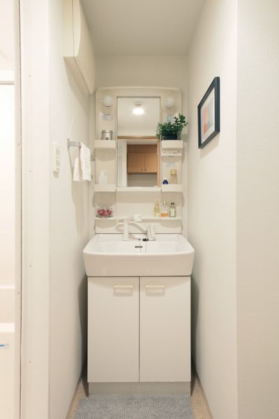 独立洗面台（Aタイプ）　※モデルルームの写真です。家具家電以外の小物はございません。