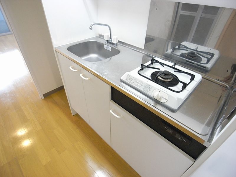 キッチン（Dタイプ）　調理スペースはゆとりがありお料理がはかどります。