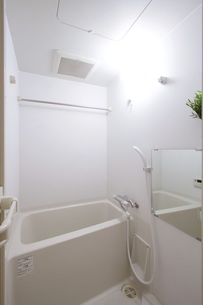 浴室（A1タイプ）　バストイレが独立しており、湯船につかることもできます！　※小物はございません