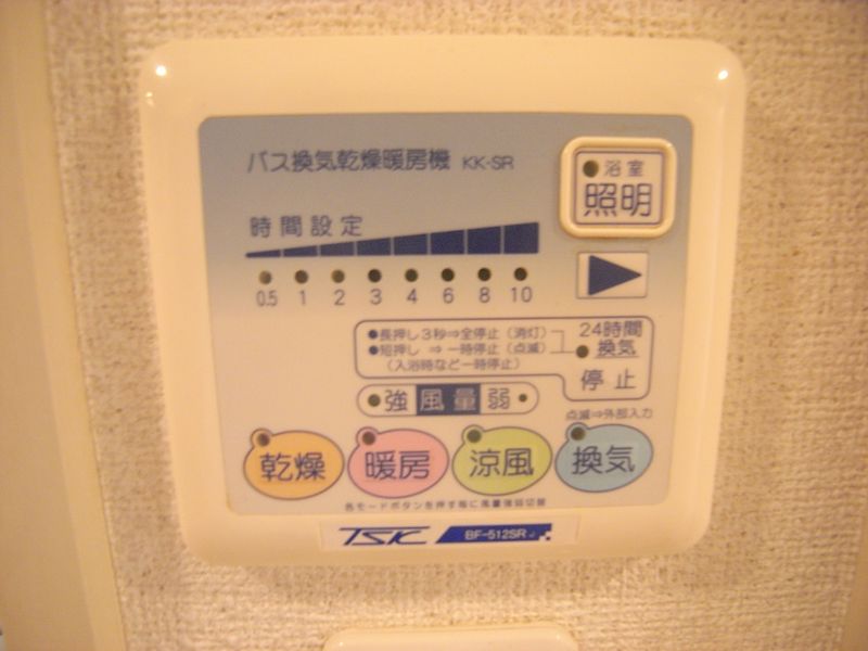 浴室乾燥機（A、B、C、Dタイプ）　雨の日も安心の浴室乾燥機付きです。