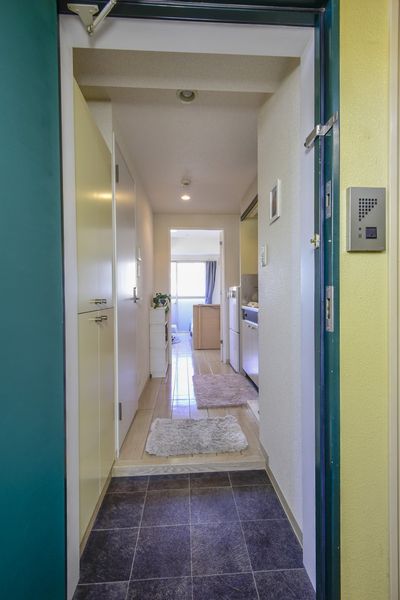 居室廊下（Bタイプ）　居室と廊下の間に扉がある1Kタイプです！※モデルルームのため家具家電以外小物はつきません