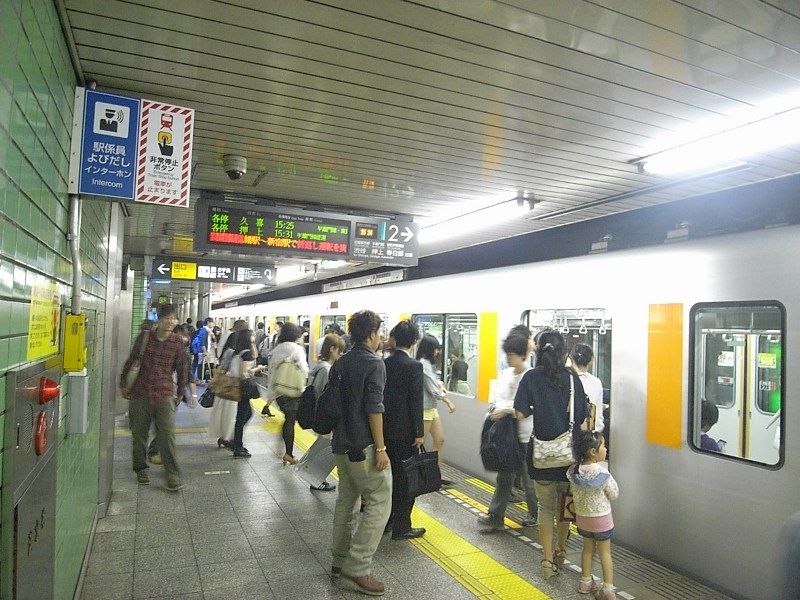 田園都市線駒沢大学駅は朝・夕は3本に1本程度の運転本数があり、長く待つことなく電車に乗れる