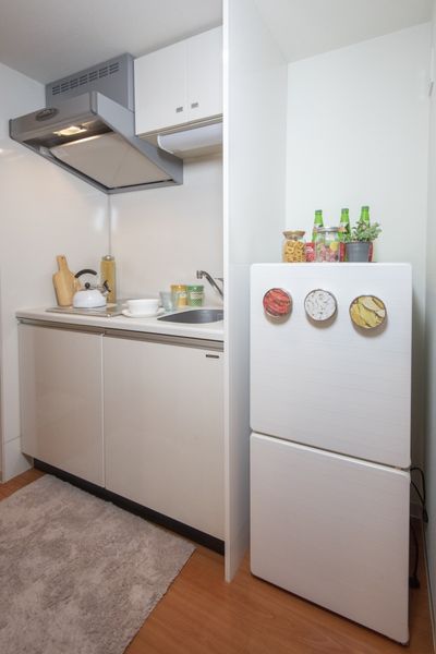 キッチン（全タイプ共通）人気のIHコンロが2口ついております。※モデルルームのため家具家電以外小物はつきません