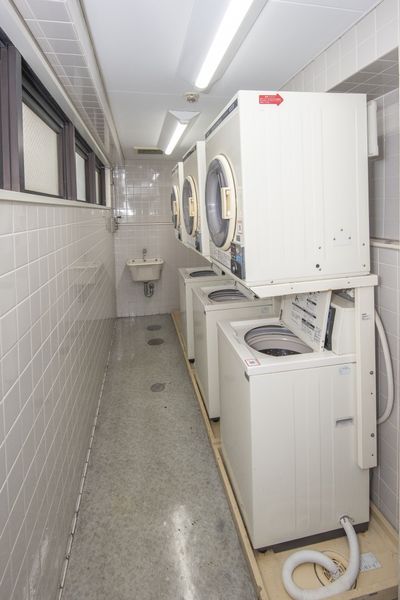 ランドリールーム　1階部分に洗濯機・乾燥機完備しております。