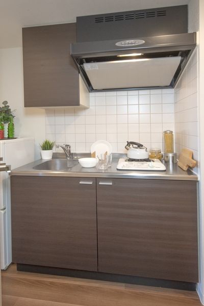 キッチン（Aタイプ）　シンクの横にまな板を置くスペースが便利です！※モデルルームです。小物は付きません。