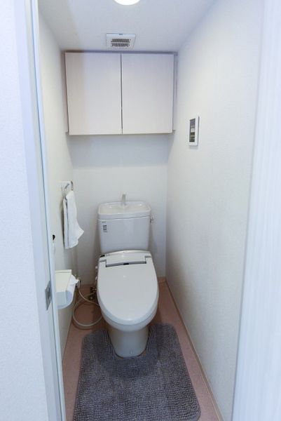 トイレ（Bタイプ）　清潔感のある独立したトイレです。