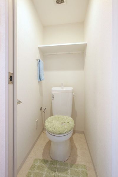 トイレ　人気の独立タイプです。モデルルームの写真です。小物は付きません。