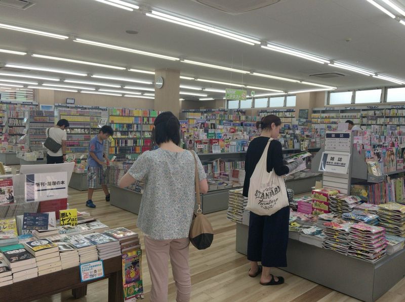 「リブロエミオ富士見台店」駅をでてすぐにある本屋。