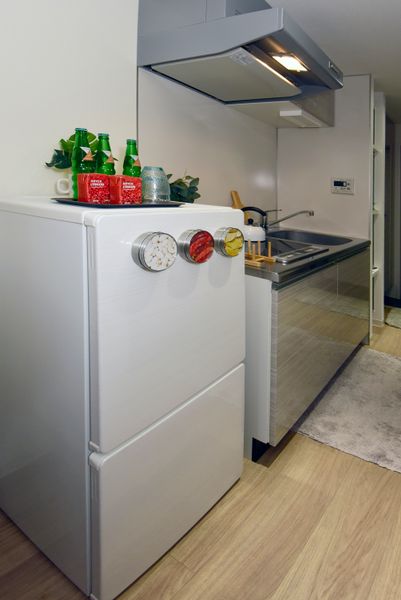 キッチン（Cタイプ）2ドア冷蔵庫も付いています。※モデルルームのため小物は付きません。