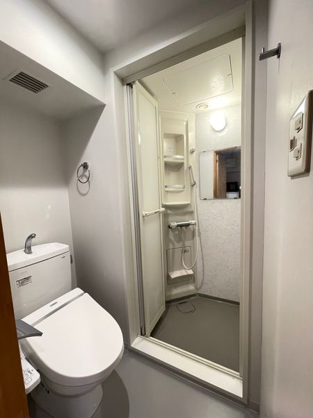 Eタイプ（独立型住戸）トイレ、シャワー
