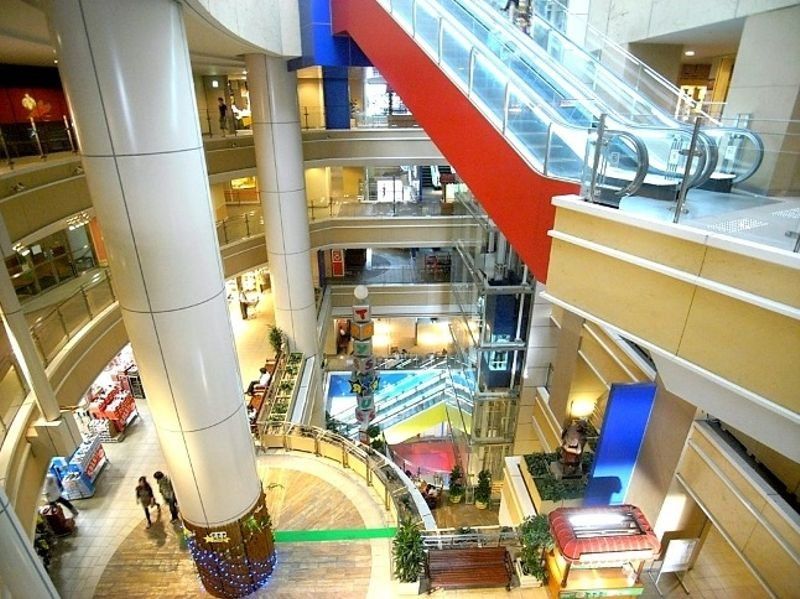 府中にある映画館も併設しているショッピングセンター「Ｋｕｒｕｒｕ」。