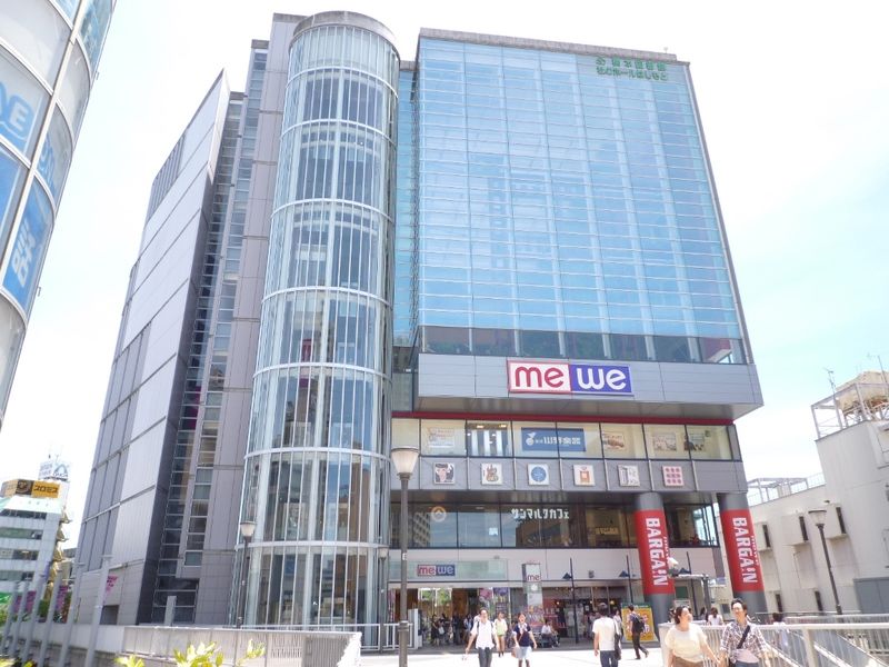 JR横浜線側の改札すぐ横に入口がある「ミウィ橋本」。６階には図書館もあり、休日には多くの人でにぎわう