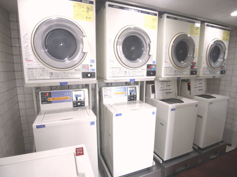 ランドリールーム：洗濯機と乾燥機を完備した清潔なランドリールーム。パティオ（物干し場）にも近くて便利♪