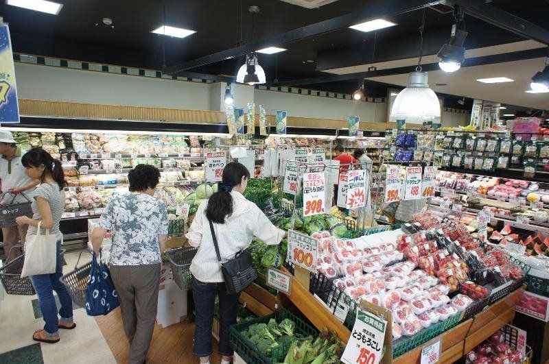 東松原駅前にあるスーパーパルケは24時間営業。野菜、果物など一人暮らしに嬉しい充実した品揃え