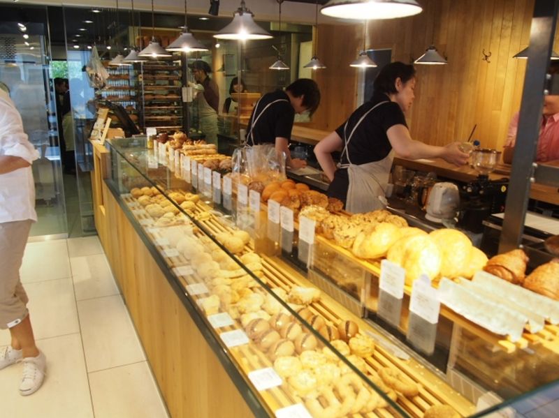 代々木八幡駅にあるパン屋。おしゃれなお店を探すのも楽しい街