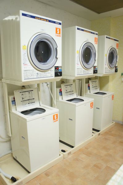 ランドリールーム　洗濯機・乾燥機が各5台ずつあります。(有料)