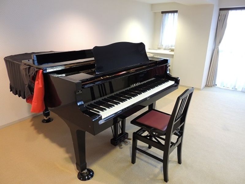 防音の音楽室にはピアノ・エレクトーンも！無料で使用できます。