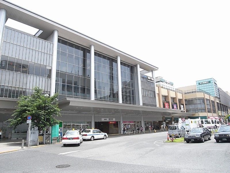 京王線高幡不動駅までは約5分。中央大学、明星大学へのアクセスもよい