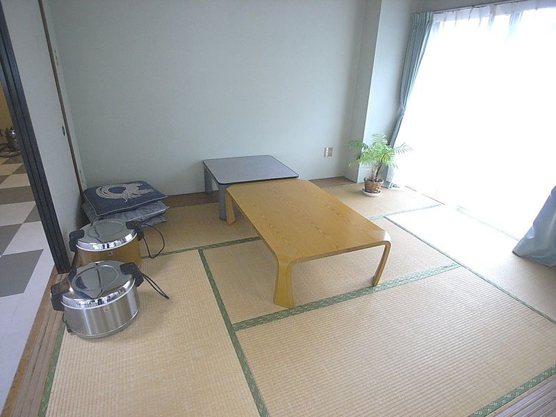 食堂の一角にある畳スペース　飲食可能です。