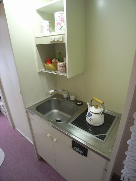 IHコンロ付きキッチン　※モデルルームの写真です。備品・小物は付いておりません。