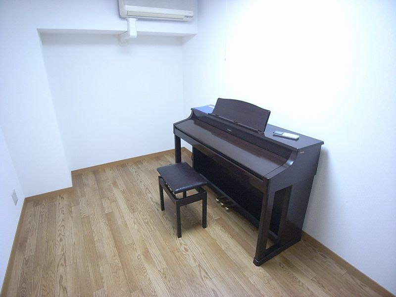防音室　ピアノも設置しています。