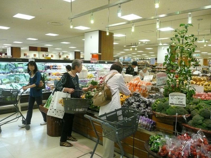 東急avenueの中のスーパー「デイリーマート」。生鮮食品や日用雑貨が揃う