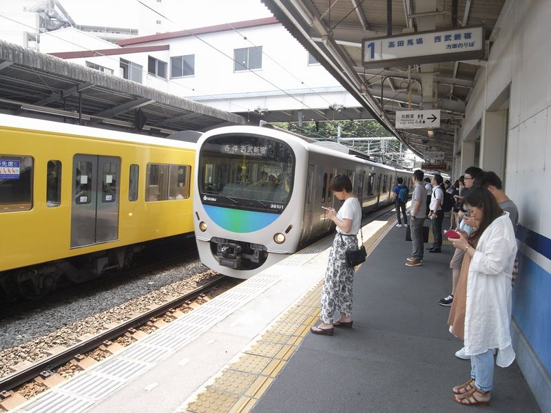 最寄り駅の下落合駅までは徒歩3分。西武新宿線は高田馬場駅や西武新宿駅へ直結。