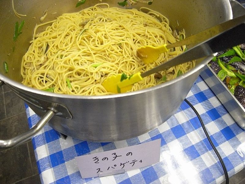 スパゲッティはメニューの中でも人気があります。