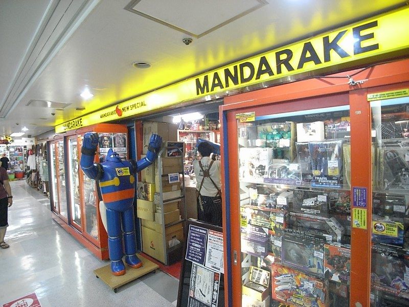 多数のフィギィアが揃っている人気店「MANDARAKE」