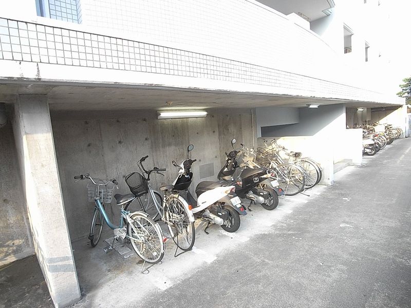 駐輪場には原付バイクも置けます