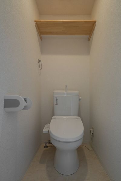 バストイレセパレートタイプ(トイレ)※リフォーム前の部屋
