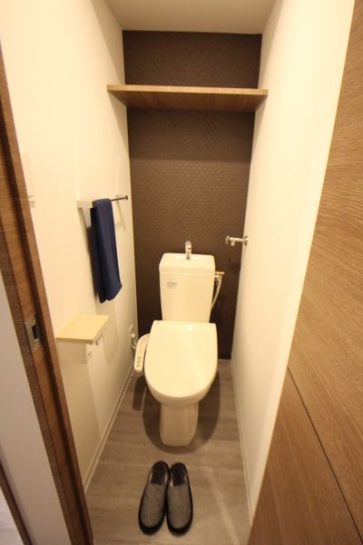 トイレ(学生寮では貴重な温水洗浄便座が付いています。)