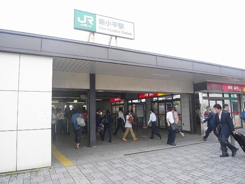 ＪＲ武蔵野線の新小平から一駅で中央線の西国分寺駅へ到着。ディズニーランドへ乗り換えなしで１本！