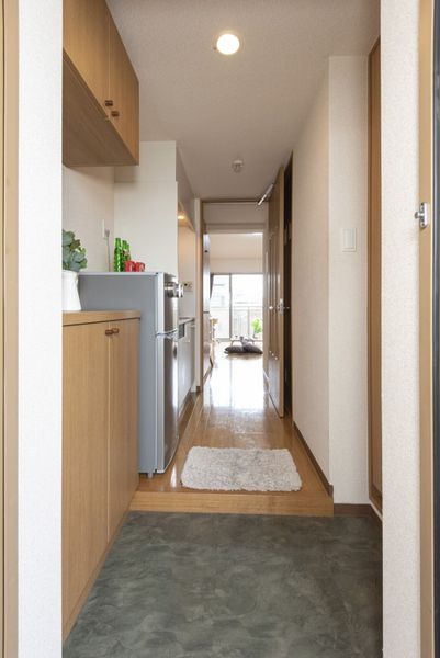 玄関（A、Bタイプ）　居室と廊下の間に扉がある1Kタイプです。