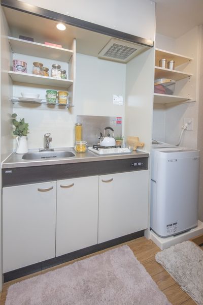 キッチン（A、B、C、Dタイプ）　収納も多く、自炊もしやすいです。※モデルルームのため家具家電以外小物はつきません