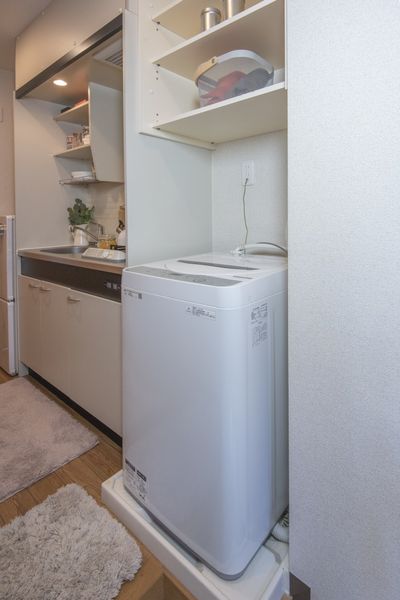 室内洗濯機置き場（A、B、C、Dタイプ）　しっかりとしたスペースが確保されています。※モデルルームのため家具家電以外小物はつきません