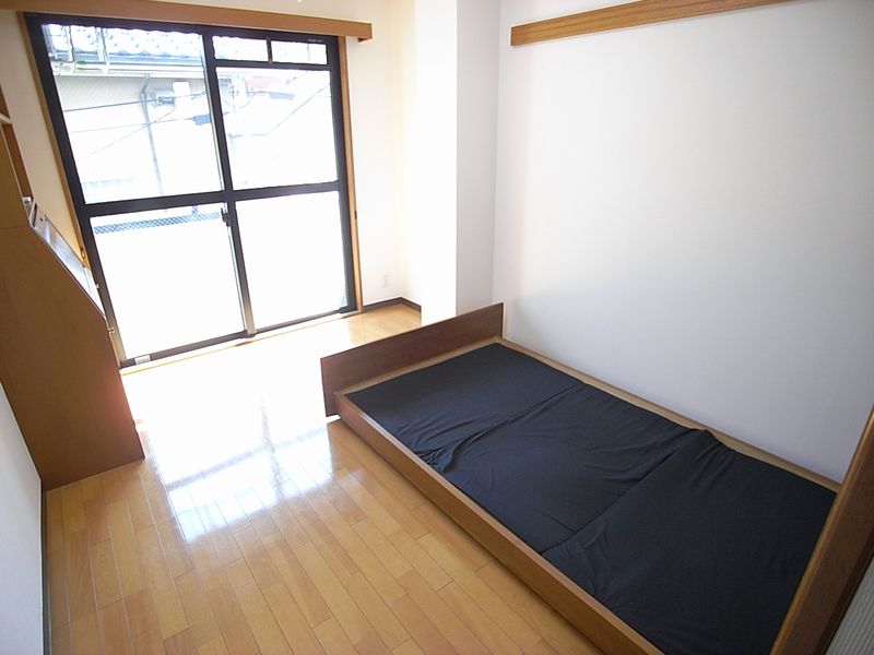 収納ベッド（A、B、C、Dタイプ）　収納式なので、お部屋を広くお使いいただけます。