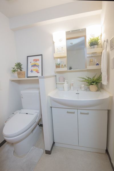 トイレ（全タイプ）　温水洗浄便座付のトイレです。 ※モデルルームの写真です。