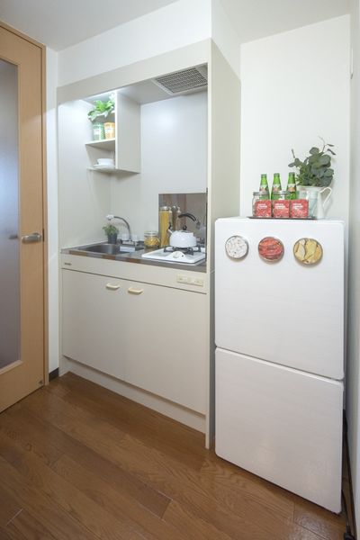 キッチン（全タイプ）　スタンダードサイズのキッチンです。 ※モデルルームの写真です。