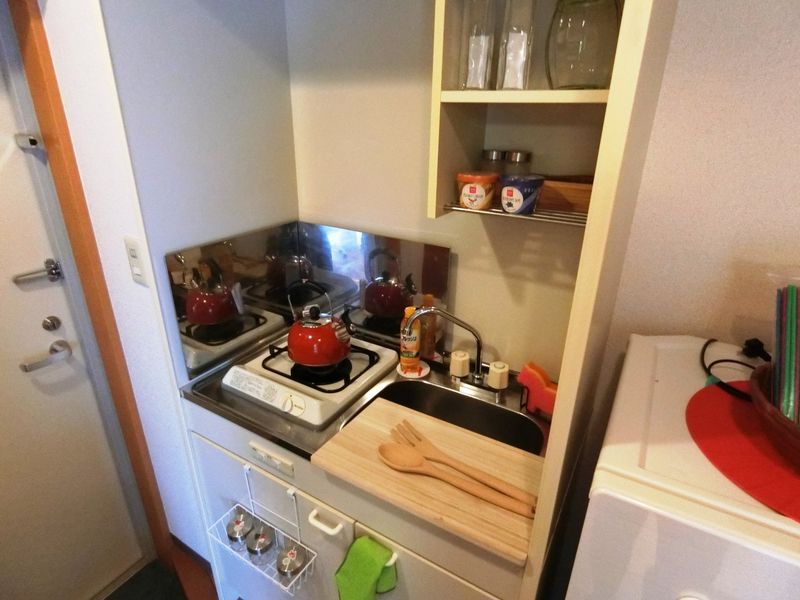 キッチン（全タイプ共通）　※モデルルームです。家具家電以外の小物はございません。