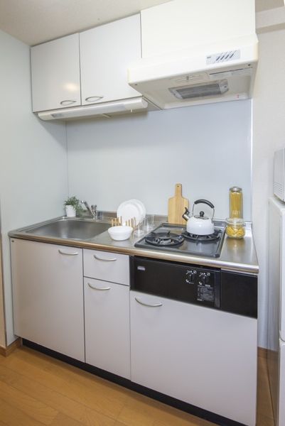 キッチン（Aタイプ）　2口コンロ、まな板スペースがありスムーズに料理ができます。