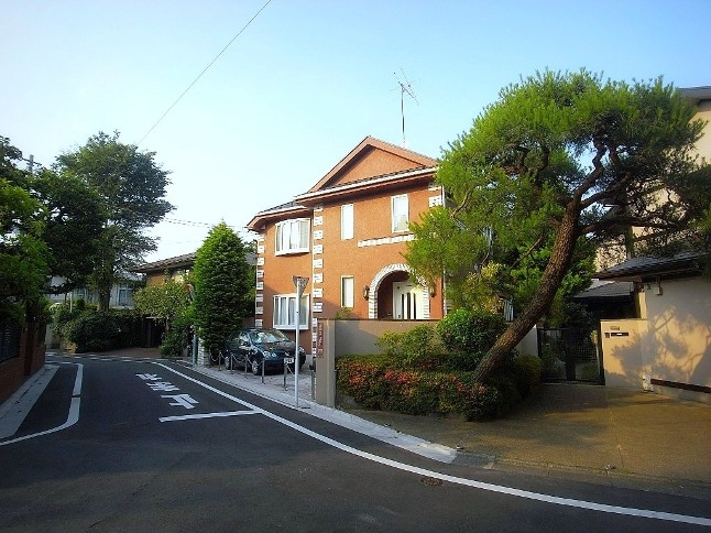 善福寺エリアは昭和初期からの別荘・住宅街が軒を並べる。