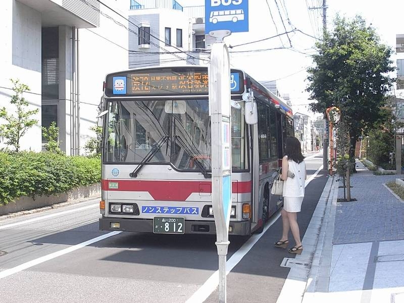 物件目の前のバス停です。渋谷駅や五反田駅へアクセス可能